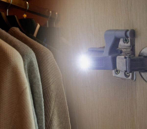 Lampka LED do szafki na zawias - obrazek 8